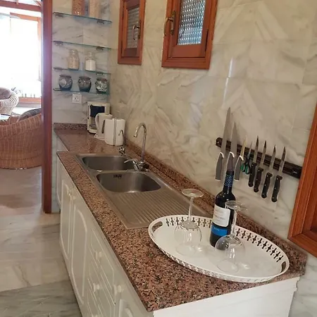 Villa Beachfront Romantica With Private Pool, Jacuzzi, Large Terrace, Bbq, Wifi, Parking *